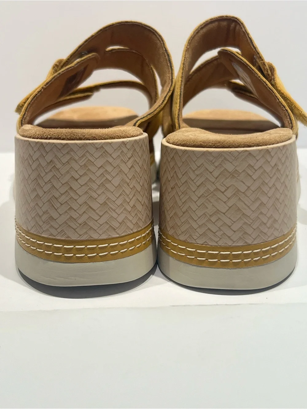 Clarks Kidiki Cove Yellow Nubuck Sz 9